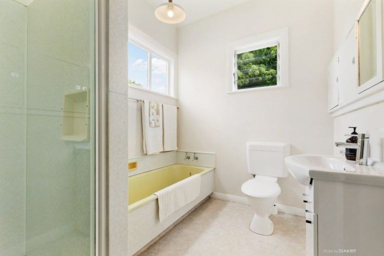 Photo of property in 199 Newlands Road, Newlands, Wellington, 6037