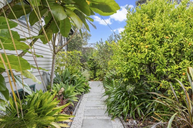 Photo of property in 8 Jays Road, Titirangi, Auckland, 0604