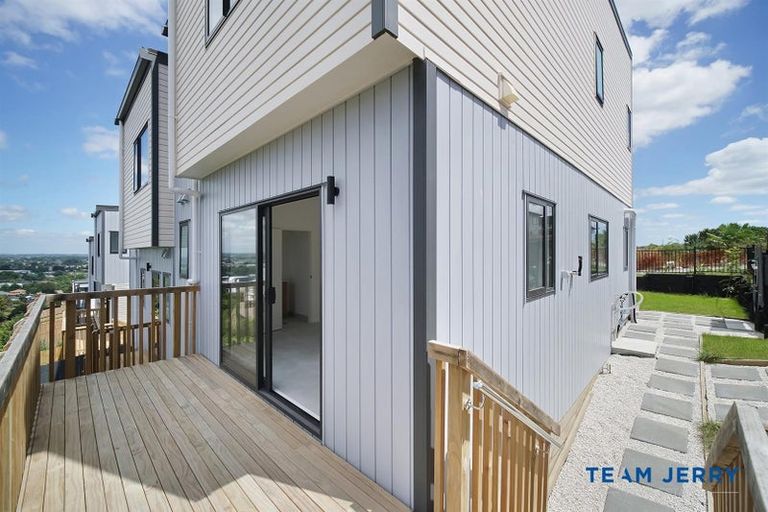 Photo of property in 1 Papauma Place, Papakura, 2110