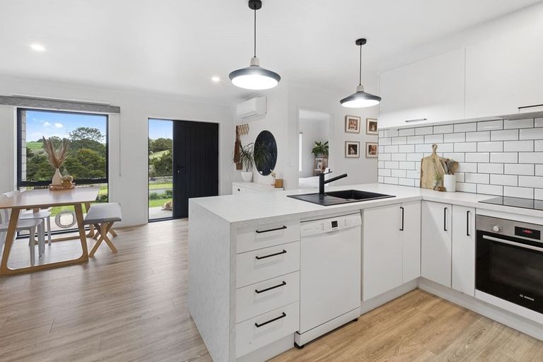 Photo of property in 25 Catherin Servant Close, Maunu, Whangarei, 0110