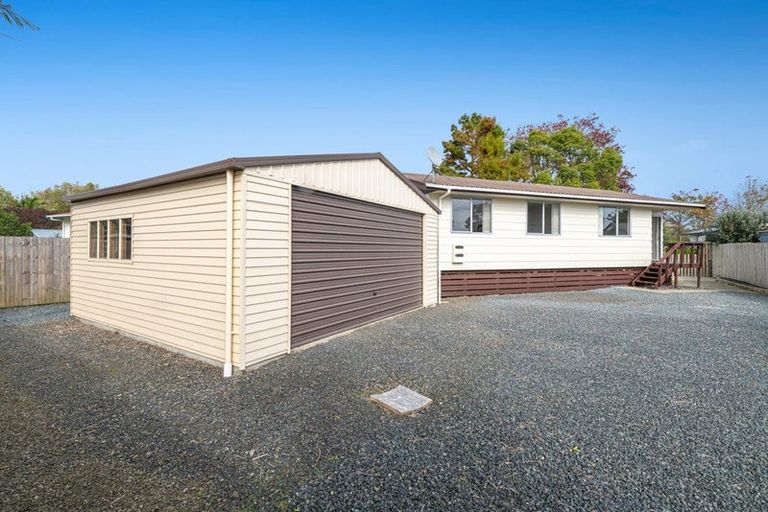 Photo of property in 2/26 Parakai Avenue, Parakai, 0830