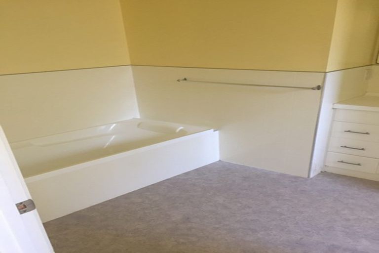 Photo of property in 1a Ogle Crescent, Te Kamo, Whangarei, 0112