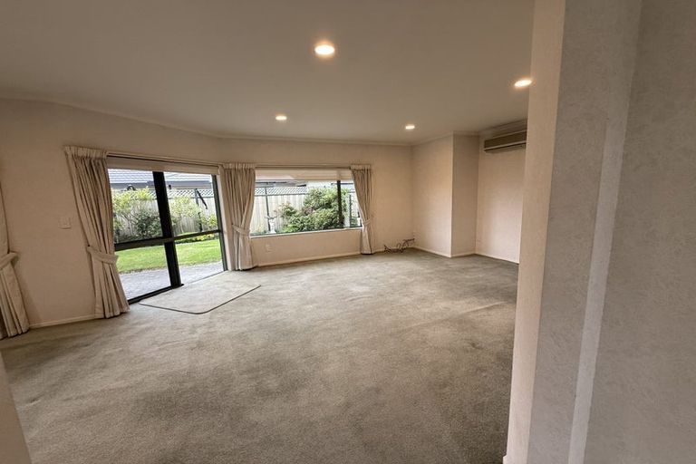 Photo of property in 11 Addington Place, Taradale, Napier, 4112