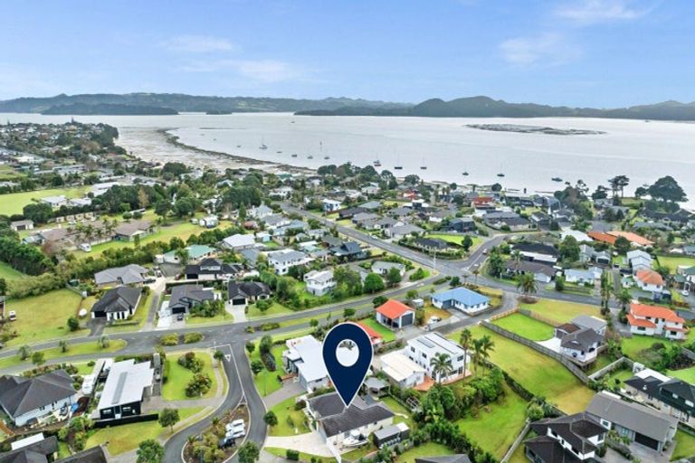 Photo of property in 25 Waitemata Drive, One Tree Point, 0118