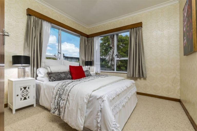 Photo of property in 77 Colwill Road, Massey, Auckland, 0614