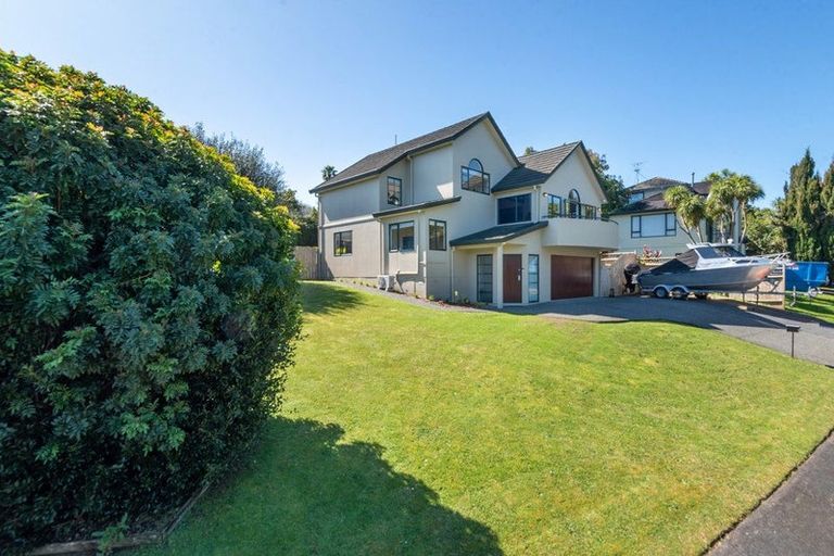 Photo of property in 7 Emerald Way, Rosedale, Auckland, 0632
