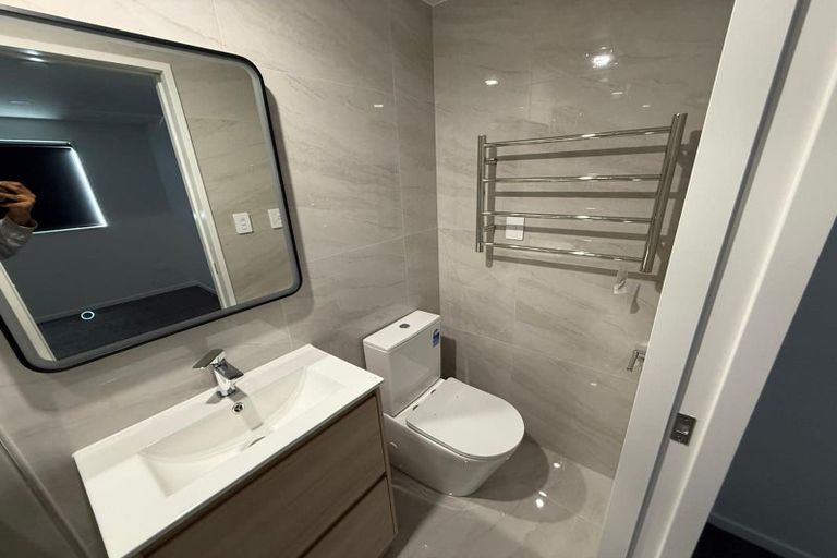 Photo of property in 57 Chatsworth Crescent, Pakuranga Heights, Auckland, 2010