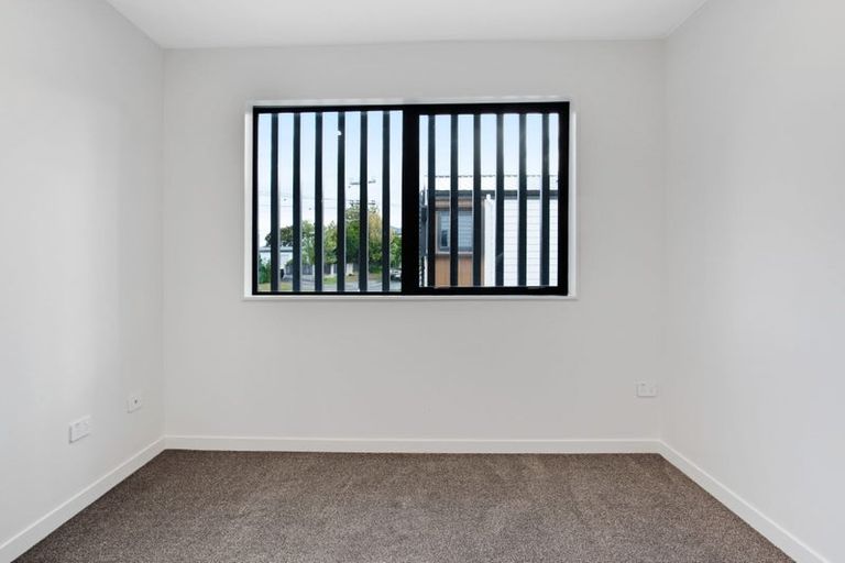 Photo of property in 4/196 Royal Road, Massey, Auckland, 0614