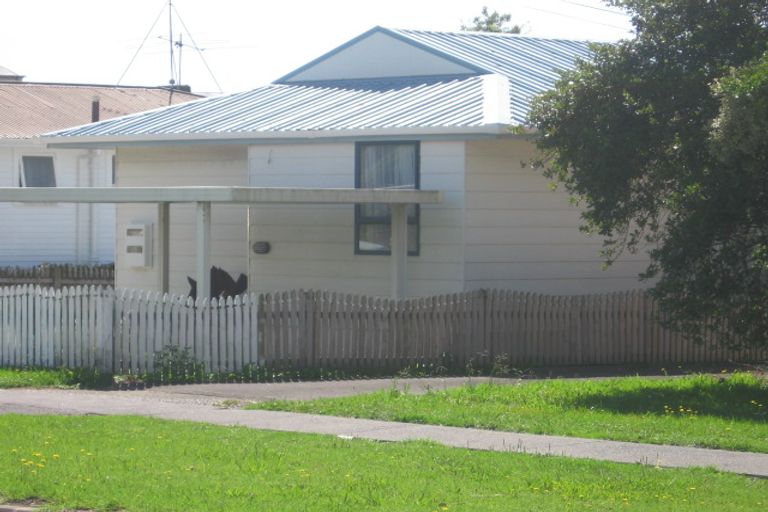 Photo of property in 243 Lake Road, Northcote, Auckland, 0627