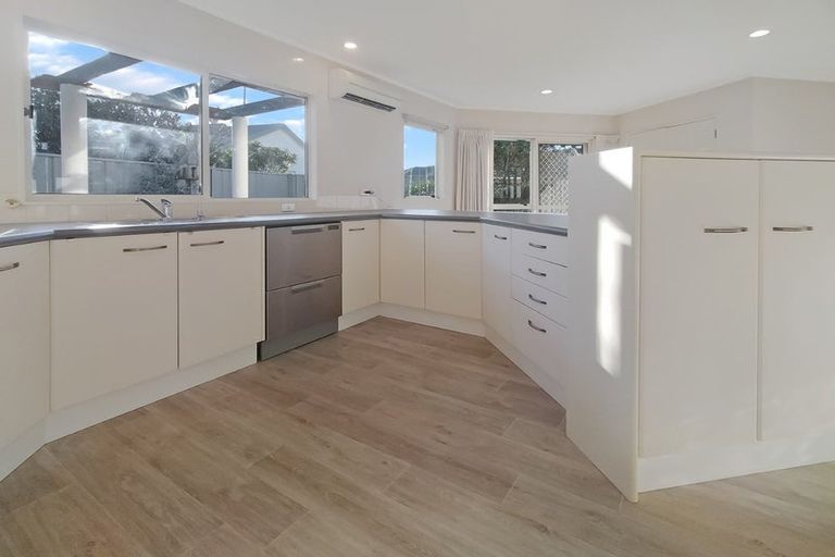 Photo of property in 11b Cheval Place, Taradale, Napier, 4112