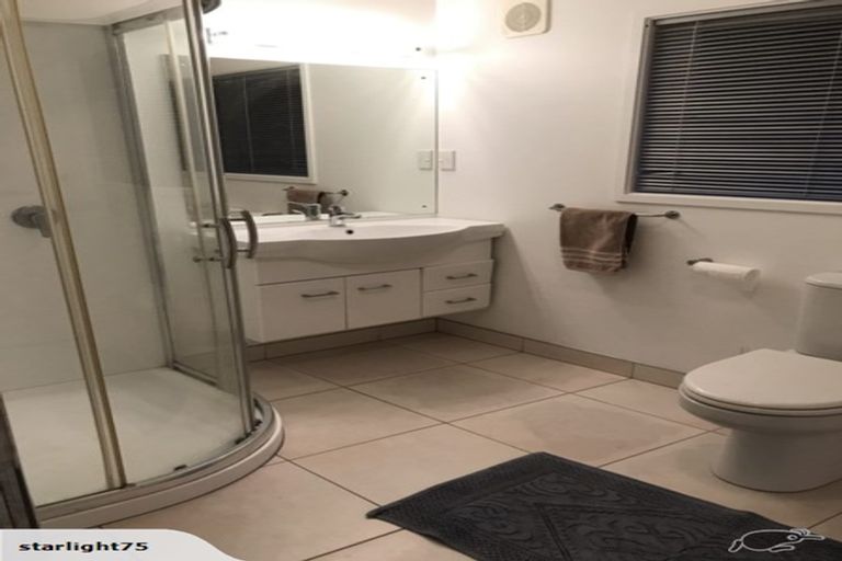 Photo of property in 30 Tupaki Place, Pakuranga Heights, Auckland, 2010