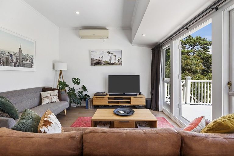 Photo of property in 70 Overtoun Terrace, Hataitai, Wellington, 6021