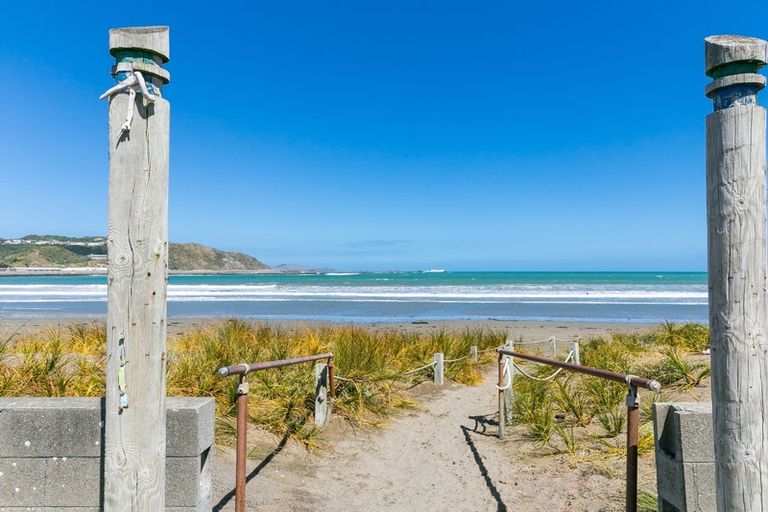 Photo of property in 102u1 Lyall Parade, Lyall Bay, Wellington, 6022