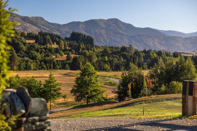Photo of property in 111 Fitzpatrick Road, Dalefield, Queenstown, 9371