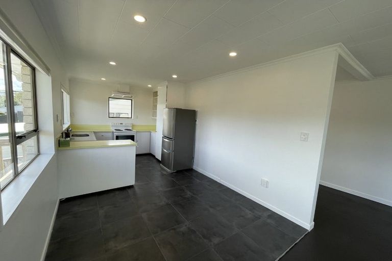 Photo of property in 37 Herekawe Drive, Spotswood, New Plymouth, 4310