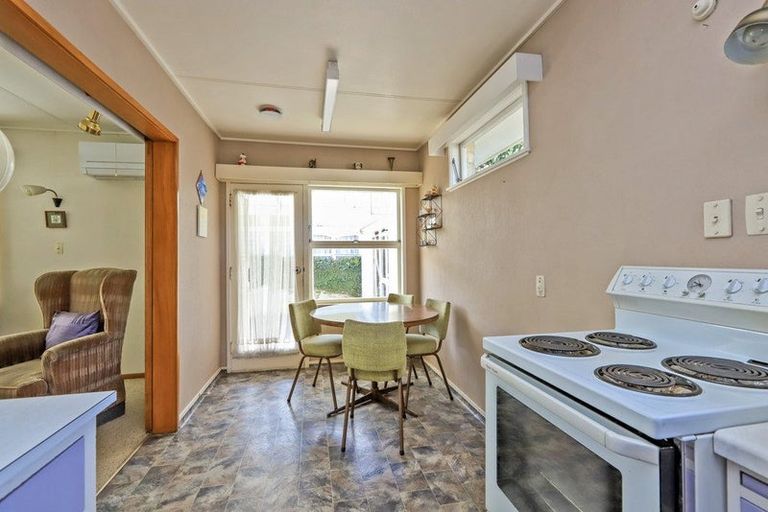 Photo of property in 2/1007 Duke Street, Mahora, Hastings, 4120