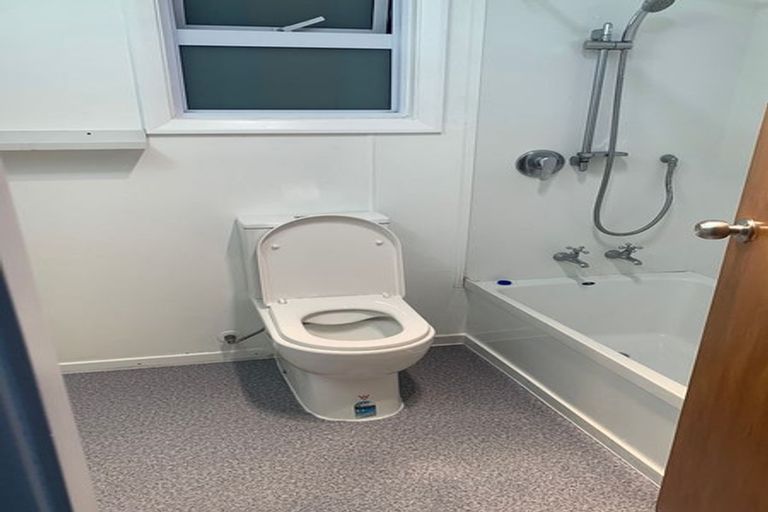 Photo of property in 1 Wakefield Terrace, Tawa, Wellington, 5028