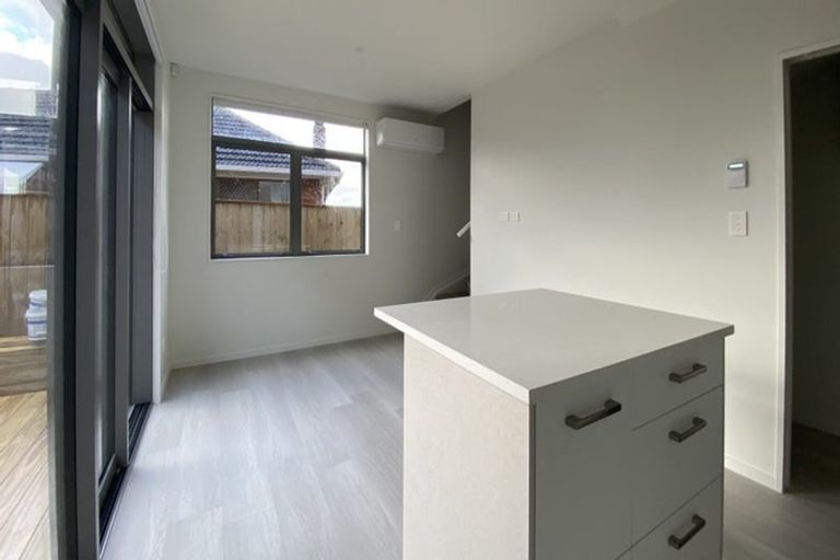 Photo of property in 9/2 Moor Avenue, Te Atatu Peninsula, Auckland, 0610