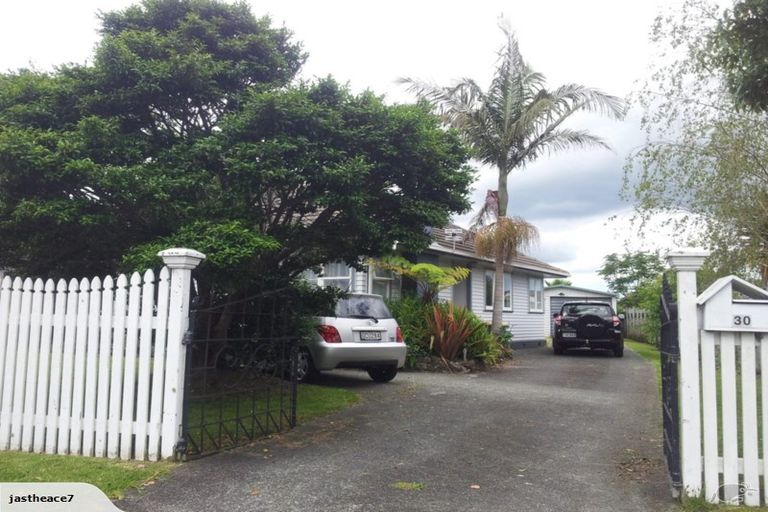Photo of property in 30 Smythe Road, Henderson, Auckland, 0612