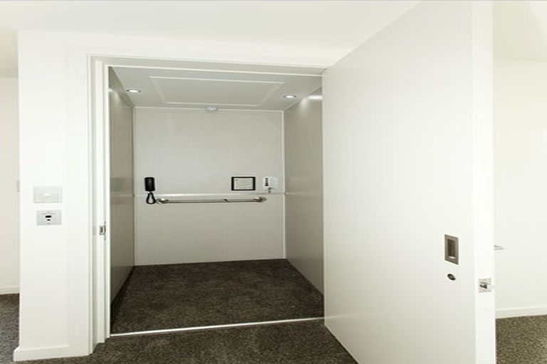 Photo of property in 15 Whakata Lane, Mairangi Bay, Auckland, 0630