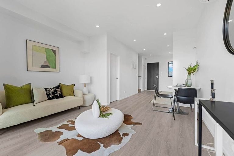 Photo of property in 3/17 Barneys Farm Road, Clendon Park, Auckland, 2103