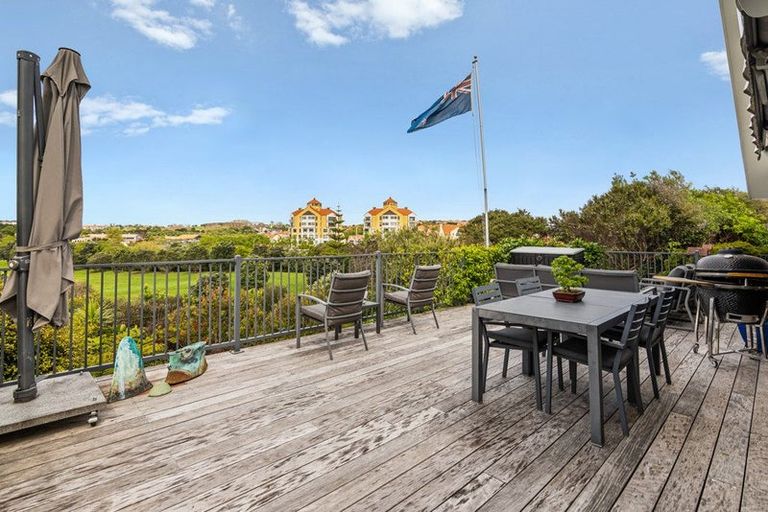 Photo of property in 2 Bella Vista Drive, Gulf Harbour, Whangaparaoa, 0930