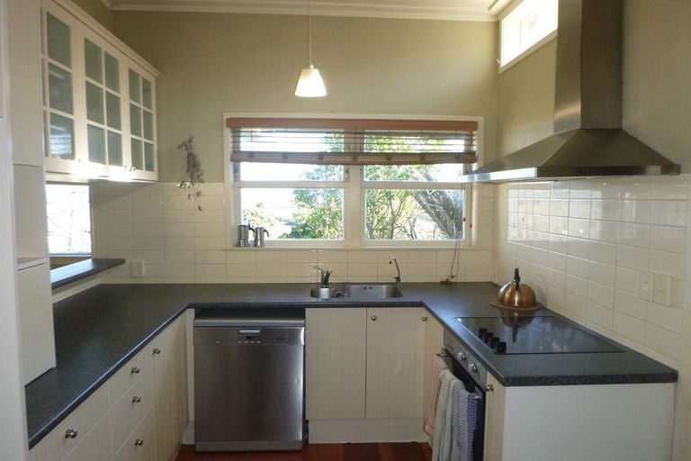 Photo of property in 2 Gow Street, Helensville, 0800