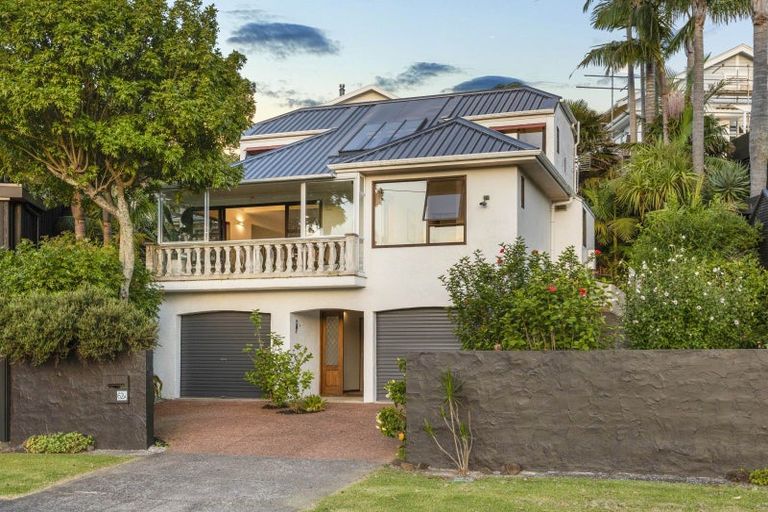 Photo of property in 62 Wairoa Road, Narrow Neck, Auckland, 0624