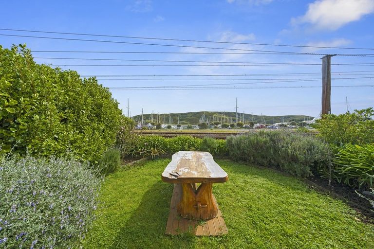 Photo of property in 8 Marina View, Paremata, Porirua, 5026