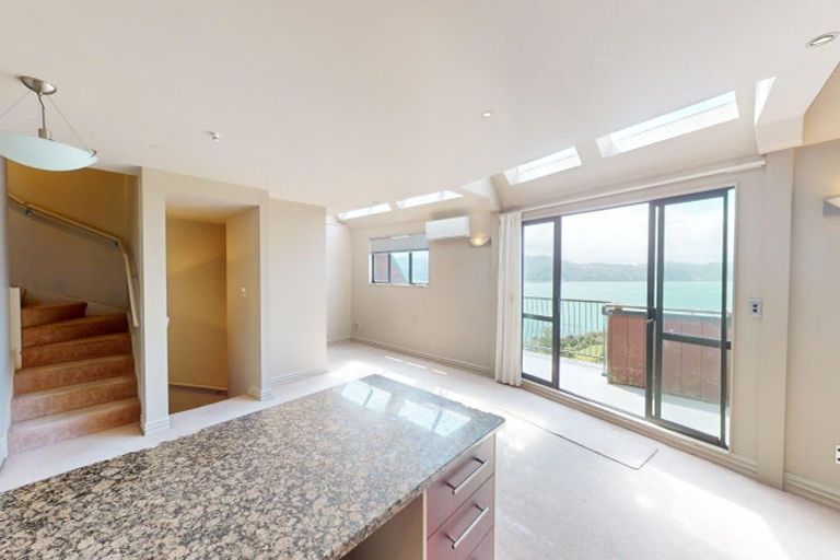 Photo of property in 14 Palliser Road, Roseneath, Wellington, 6011
