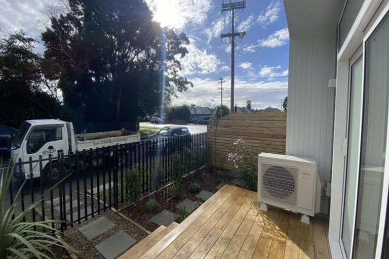 Photo of property in 2/2 Moor Avenue, Te Atatu Peninsula, Auckland, 0610