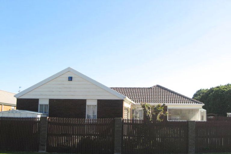 Photo of property in 15 Pyatt Place, Redwood, Christchurch, 8051