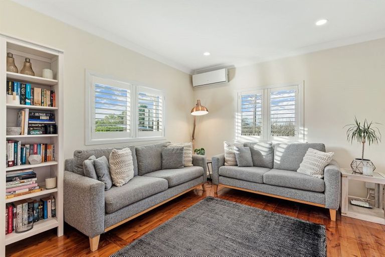 Photo of property in 1/42 Manuka Road, Glenfield, Auckland, 0629