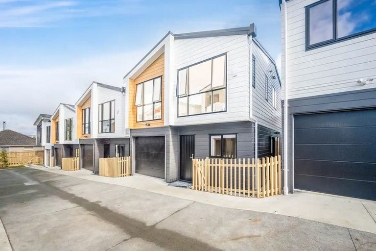 Photo of property in 106c Taikata Road, Te Atatu Peninsula, Auckland, 0610