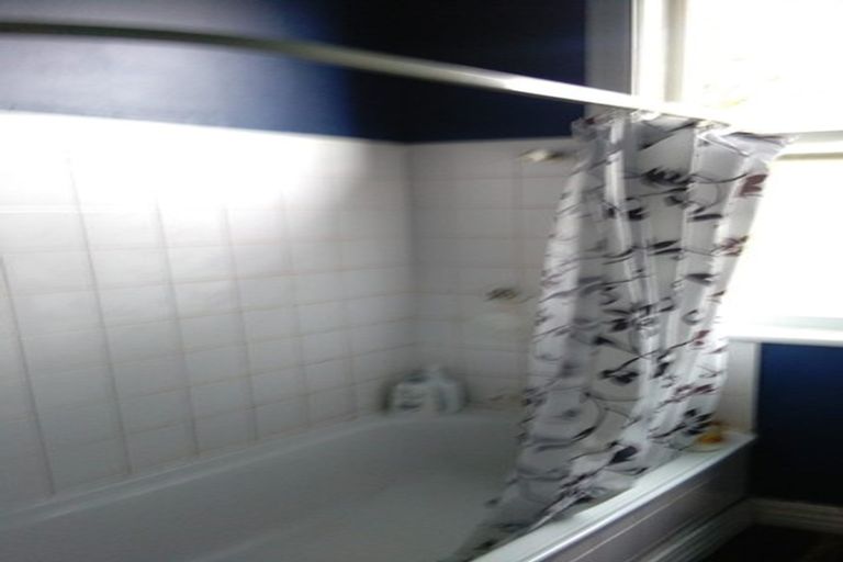 Photo of property in 25 Sutherland Crescent, Melrose, Wellington, 6023
