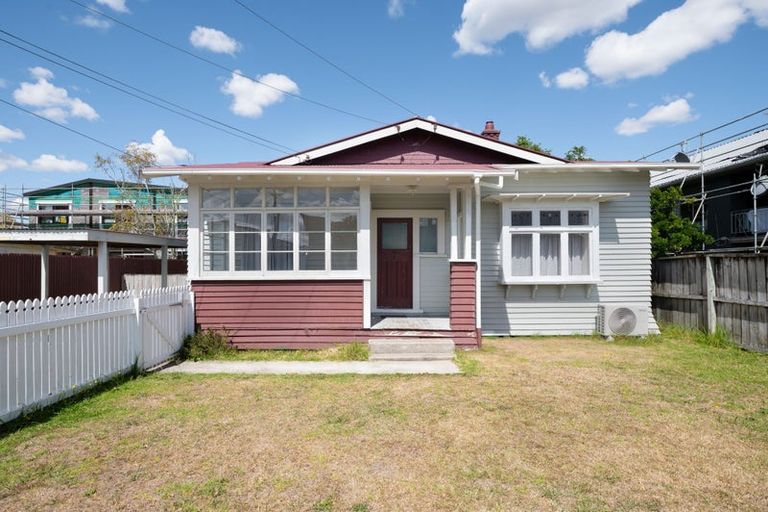 Photo of property in 16 Coates Street, Hamilton East, Hamilton, 3216