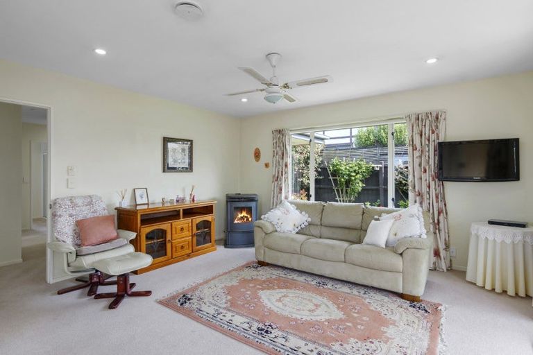 Photo of property in 12 Seymour Street, Hornby, Christchurch, 8042