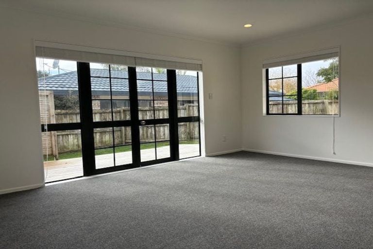 Photo of property in 1/20 Greta Place, Stanmore Bay, Whangaparaoa, 0932