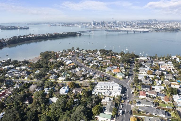 Photo of property in 1/87-89 Hinemoa Street, Birkenhead, Auckland, 0626