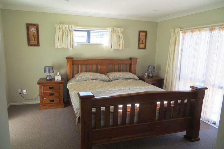 Photo of property in 28 Donegal Park Drive, Flat Bush, Auckland, 2019