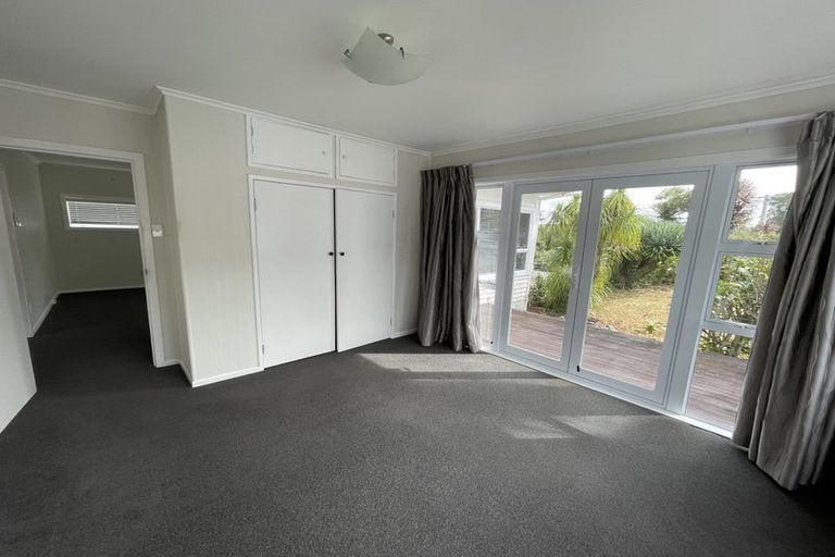 Photo of property in 18 River Road, Te Atatu Peninsula, Auckland, 0610