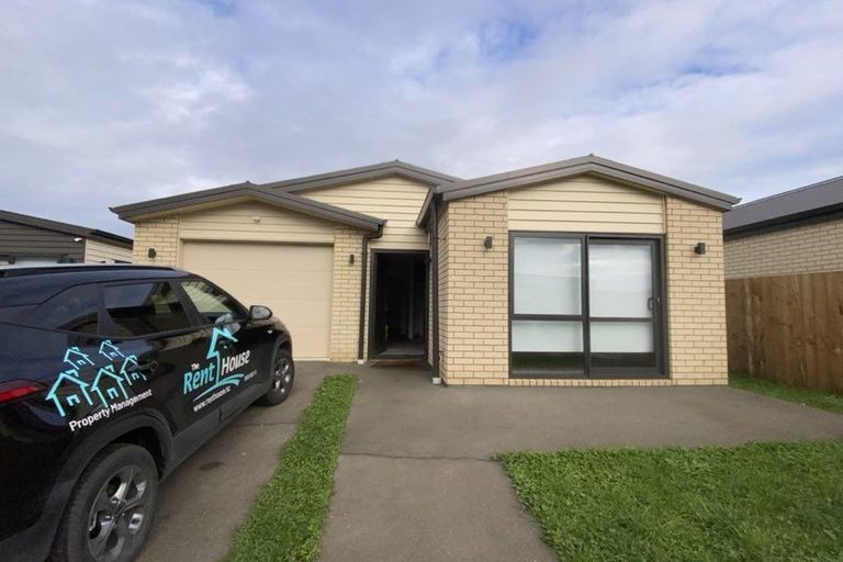 Photo of property in 9 Poutawa Lane, Clarks Beach, 2122