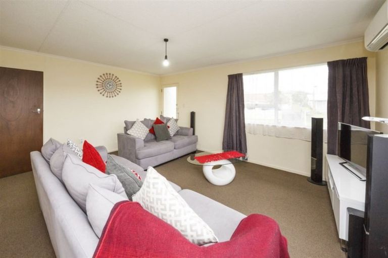 Photo of property in 61 Hillcrest Drive, Kelvin Grove, Palmerston North, 4414