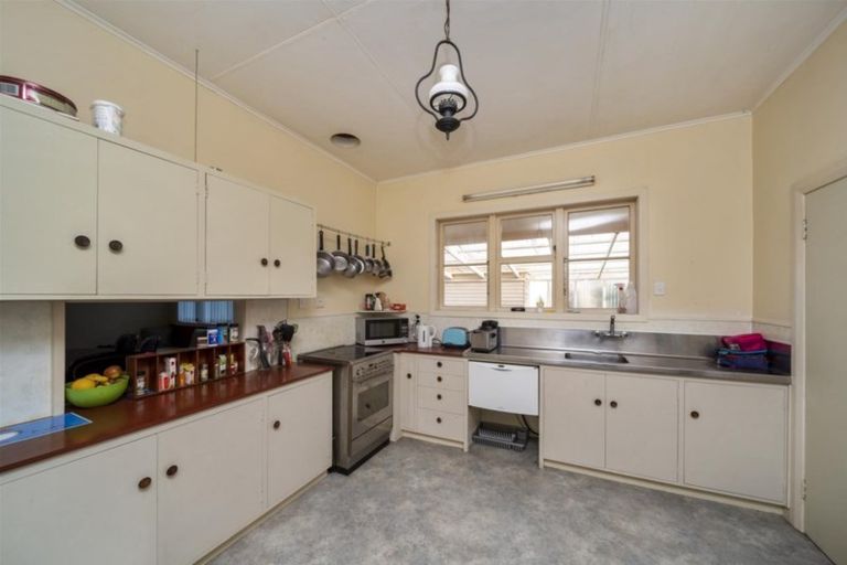 Photo of property in 262 South Road, Hawera, 4610