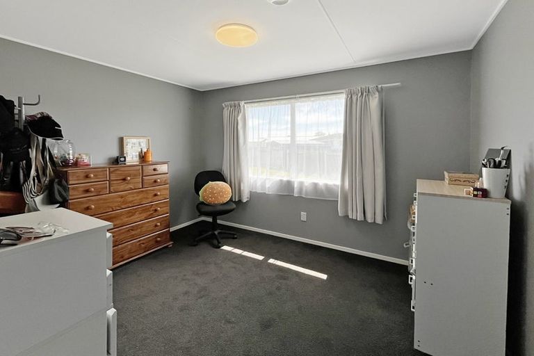 Photo of property in 26 Cumberland Place, Kelvin Grove, Palmerston North, 4414