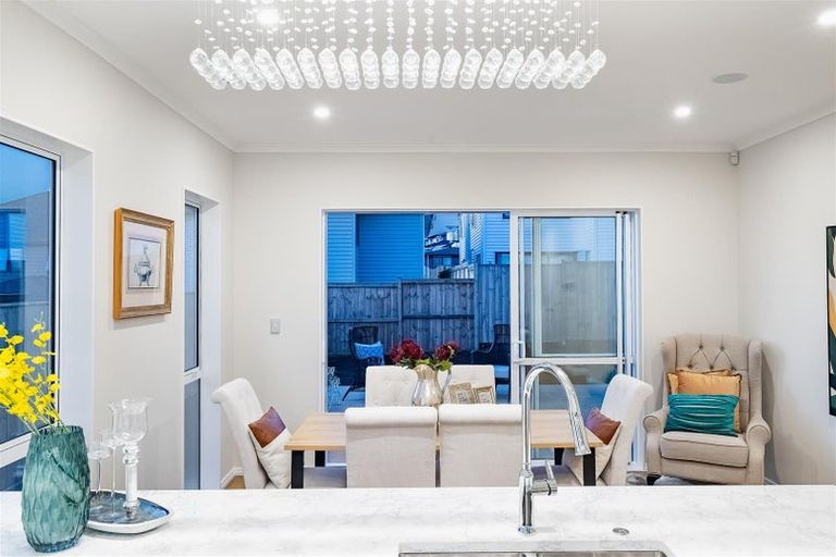 Photo of property in 18 Emerald Avenue, Rosehill, 2113