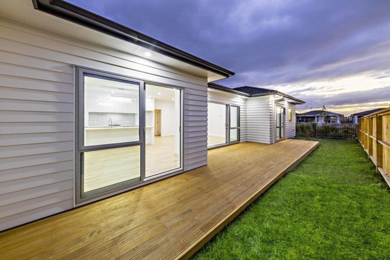 Photo of property in 35 Black Beech Crescent, Takanini, 2110