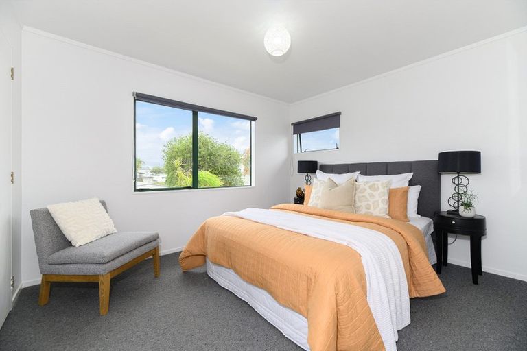 Photo of property in 43a Golf Road, New Lynn, Auckland, 0600