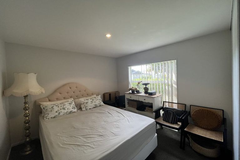 Photo of property in 22 Popokatea Drive, Takanini, 2112