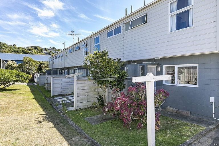 Photo of property in 17/4u Dr Taylor Terrace, Johnsonville, Wellington, 6037